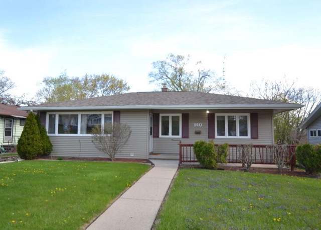 Property at 910 Summit Ave, Waukesha, WI 53188, 4 beds, 2 baths
