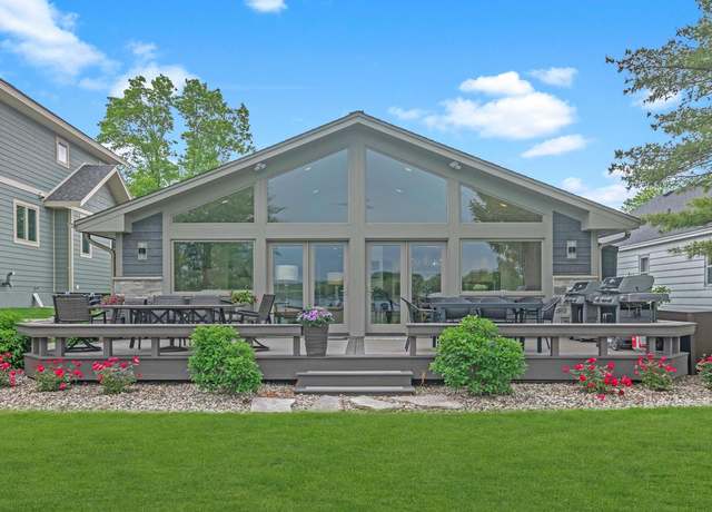 Property at N28W27558 Peninsula Dr, Pewaukee, WI 53072, 3 beds, 2 baths
