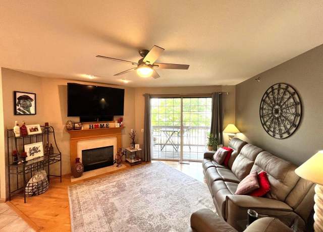 Property at 9215 S 51st St, Franklin, WI 53132, 3 beds, 3 baths
