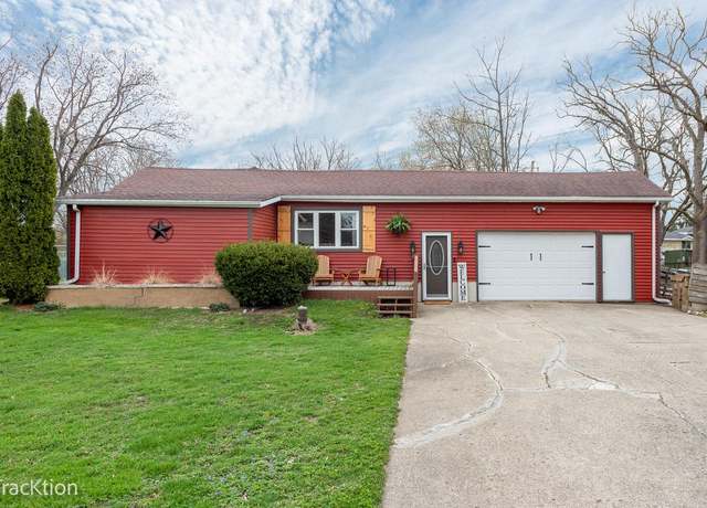 Property at 10035 29th Ave, Kenosha, WI 53158, 2 beds, 1.5 baths
