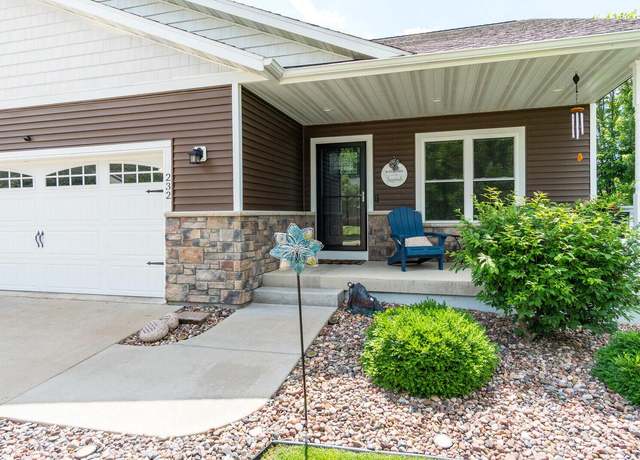 Property at 232 Crestwood Ln, Onalaska, WI 54650, 4 beds, 3 baths