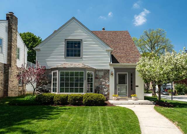 Property at 2577 N 89th St, Wauwatosa, WI 53226, 3 beds, 1.5 baths