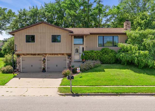 Property at 1105 Oak Avenue North Ave, Onalaska, WI 54650, 3 beds, 2.5 baths