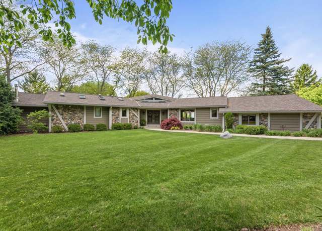 Property at 2550 Nagawicka Road East Rd, Hartland, WI 53029, 4 beds, 3.5 baths