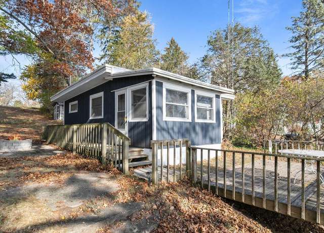 Property at N4830 N Lakeshore Dr, Princeton, WI 54968, 2 beds, 1 bath
