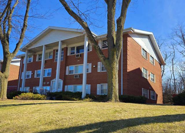 Property at 215 Country Club Dr Unit 2C, Lake Geneva, WI 53147, 2 beds, 1 bath