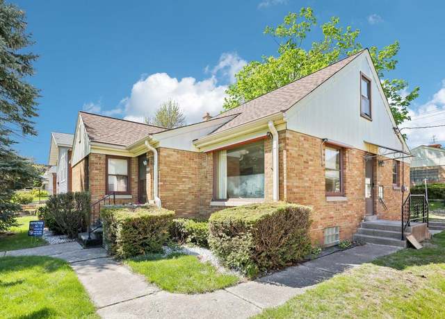 Property at 10708 W York Pl, Wauwatosa, WI 53222, 3 beds, 1.5 baths