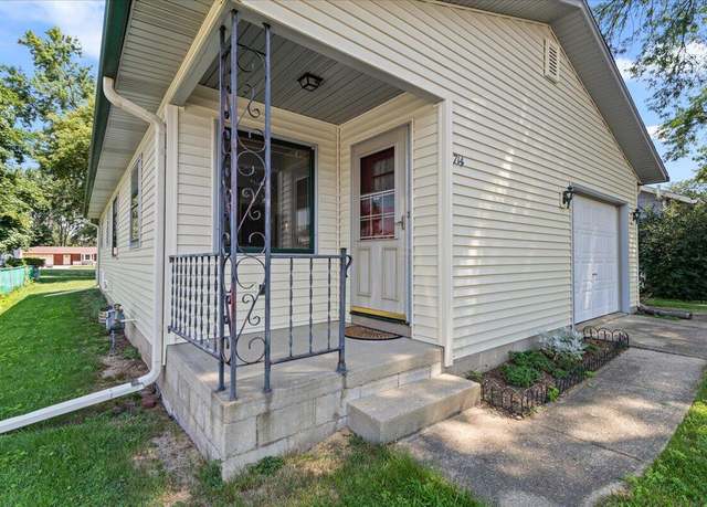 Property at 714 E Roland St, Oconomowoc, WI 53066, 2 beds, 1 bath