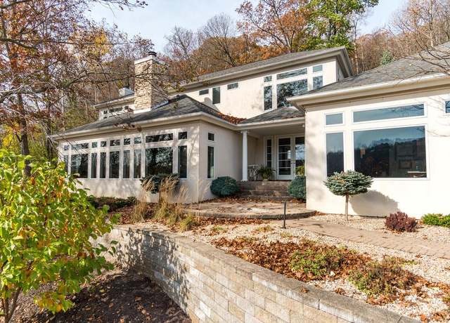 Property at W5522 Eagle Point Dr, La Crosse, WI 54601, 4 beds, 3.5 baths