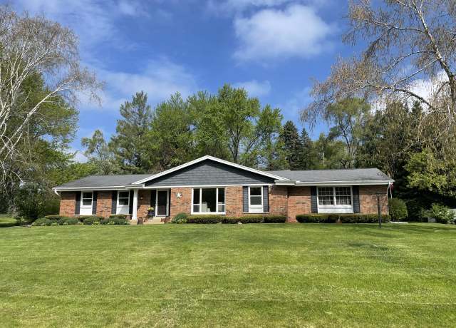 Property at 825 Poplar Creek Dr, Brookfield, WI 53045, 3 beds, 2 baths