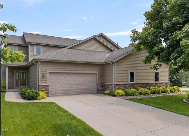 Property at 407 Century Oak Dr, Waukesha, WI 53188, 3 beds, 2.5 baths