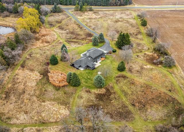 Property at N1825 Townhall Rd, Walworth, WI 53184, 4 beds, 4.5 baths