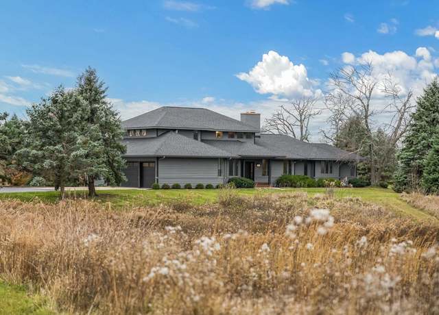 Property at N1825 Townhall Rd, Walworth, WI 53184, 4 beds, 4.5 baths