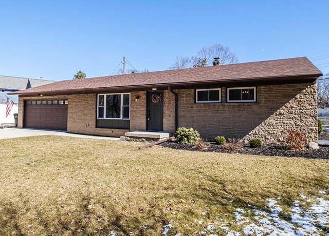 Property at 5137 Birch Creek Ln, Racine, WI 53402, 3 beds, 2 baths