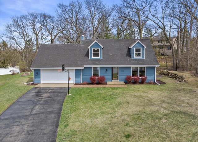 Property at 734 Cameron Cir, Hartland, WI 53029, 4 beds, 1.5 baths