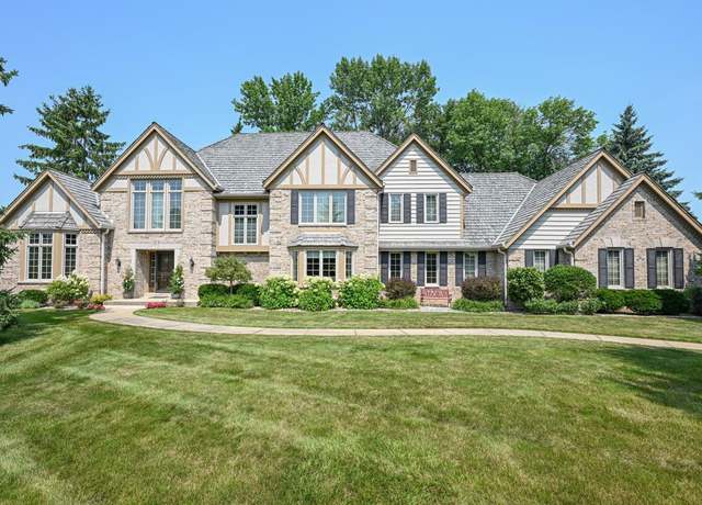 Property at 106 W Vintage Dr, Mequon, WI 53092, 4 beds, 5 baths