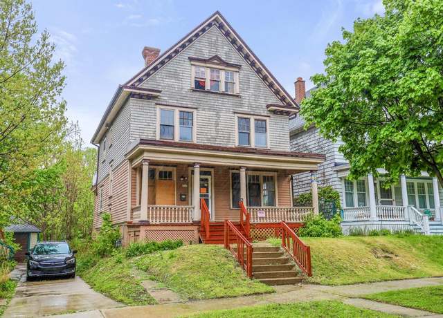 Property at 3516 W Kilbourn Ave, Milwaukee, WI 53208, 4 beds, 1.5 baths