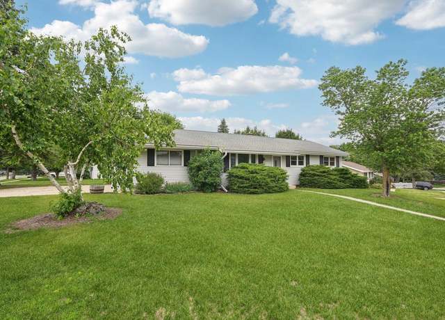 Property at 513 Mulberry Drive West Dr, West Bend, WI 53090, 3 beds, 1 bath