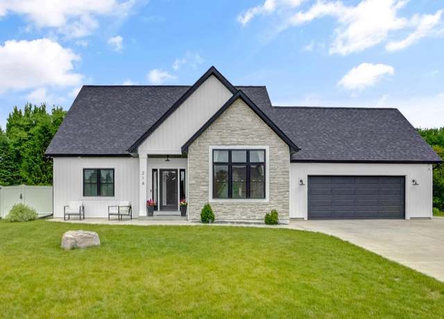 Property at W214 Thompson Cir, Oconomowoc, WI 53066, 5 beds, 3.5 baths