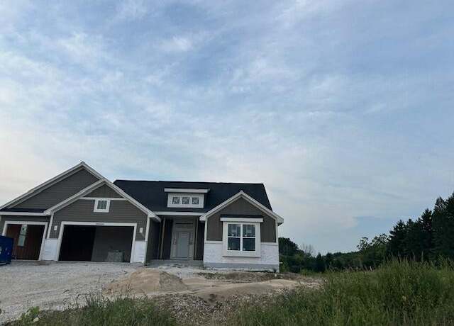 Property at N59W25834 Autumn Ct, Saint Cloud, WI 53079, 3 beds, 2.5 baths
