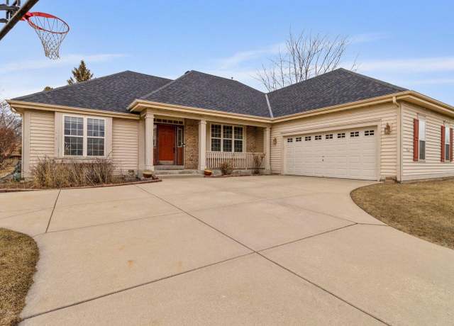 Property at 3838 E Stargrass Ln, Oak Creek, WI 53154, 3 beds, 2 baths