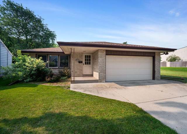Property at 2805 E Cudahy Ave, Saint Francis, WI 53235, 3 beds, 1.5 baths