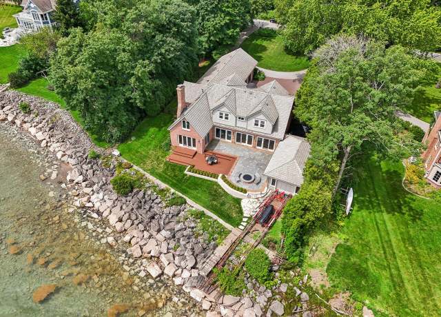 Property at 7152 N Beach Dr, Fox Point, WI 53217, 4 beds, 4 baths