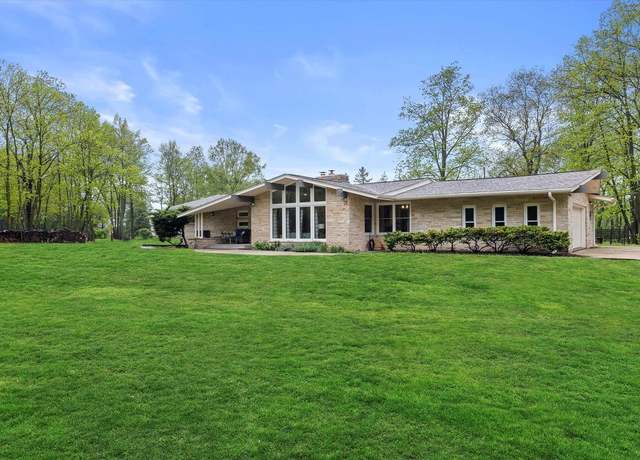 Property at 8445 S 44th St, Franklin, WI 53132, 3 beds, 2 baths