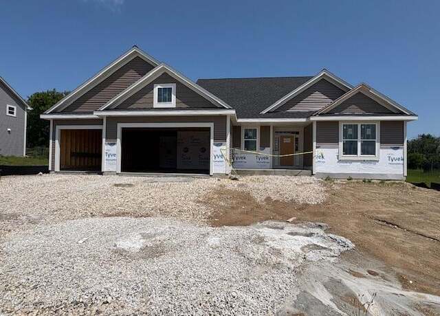 Property at 922 Medina Dr, Mukwonago, WI 53149, 3 beds, 2 baths
