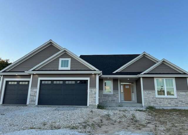 Property at 922 Medina Dr, Mukwonago, WI 53149, 3 beds, 2 baths
