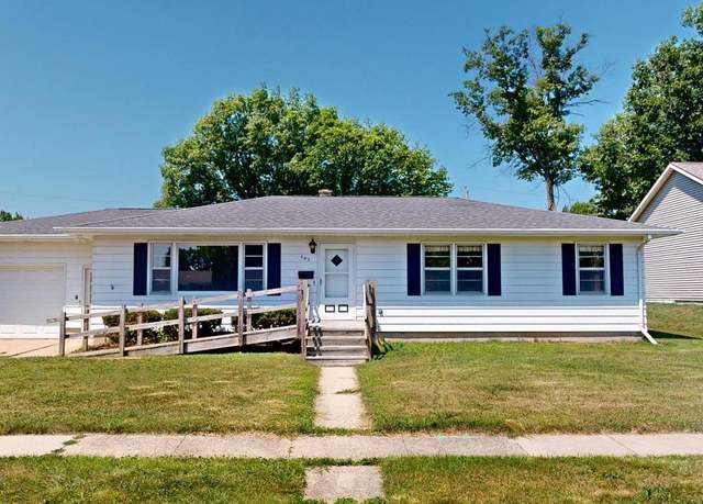 Property at 303 Memorial Dr, Fort Atkinson, WI 53538, 5 beds, 2 baths