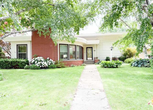 Property at 10229 W Grantosa Dr, Milwaukee, WI 53222, 2 beds, 1.5 baths