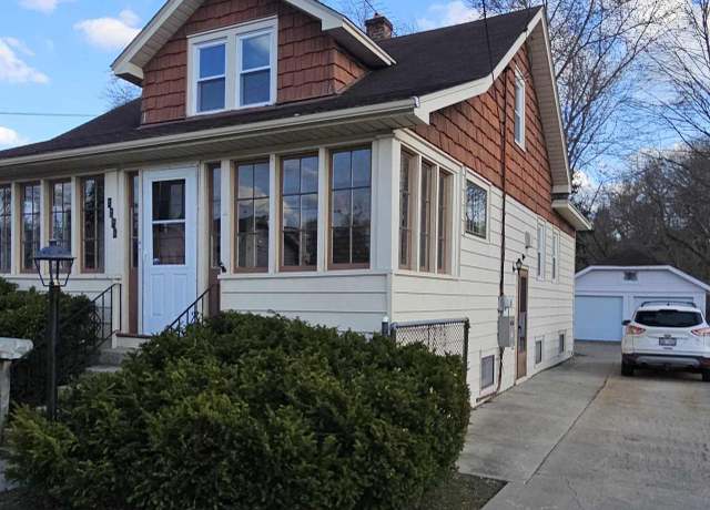 Property at 2221 Rupert Blvd, Racine, WI 53405, 3 beds, 2 baths