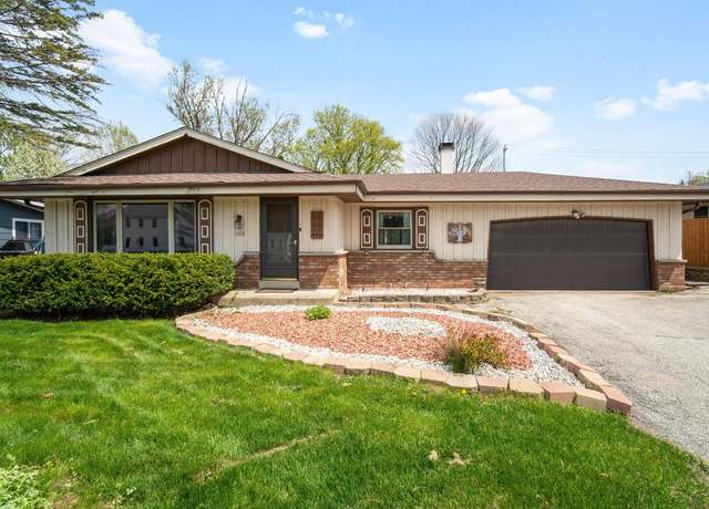 Property at 1480 S Calhoun Rd, New Berlin, WI 53151, 3 beds, 1.5 baths
