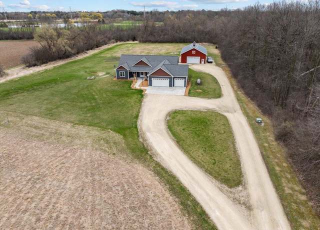 Property at 14018 N Davis Rd, Mequon, WI 53097, 4 beds, 3.5 baths