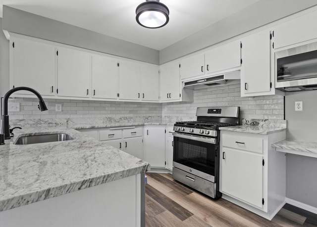 Property at 1805 Park Ave, West Bend, WI 53090, 4 beds, 1.5 baths