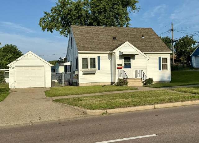 Property at 822 Losey Boulevard South Blvd, La Crosse, WI 54601, 3 beds, 1 bath
