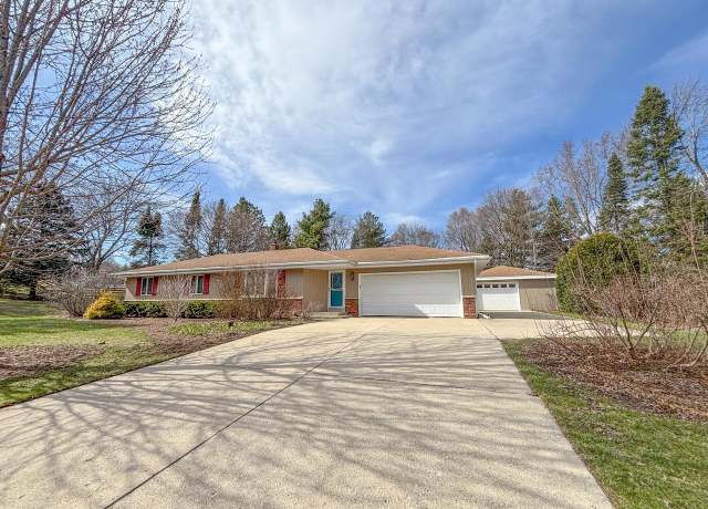 Property at S37W31628 Bennett Rd, Waukesha, WI 53189, 3 beds, 2 baths
