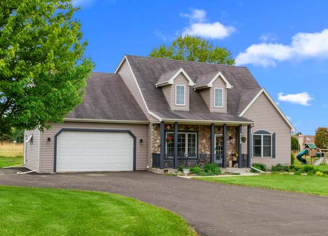 Property at W4748 Ridgeview Rd, Elkhorn, WI 53121, 4 beds, 3 baths