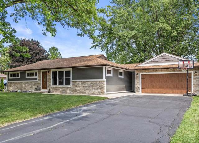 Property at 1506 S Green Ridge Ter, New Berlin, WI 53151, 3 beds, 2.5 baths
