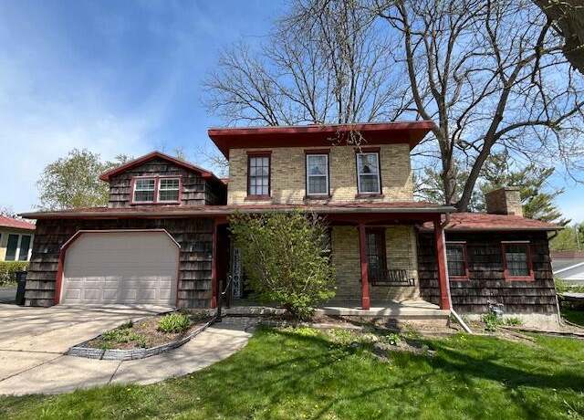 Property at 216 N Park Ave, Jefferson, WI 53549, 4 beds, 1 bath