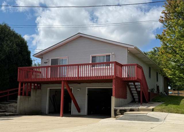 Property at 2920 33rd Ave, Kenosha, WI 53144, 4 beds, 3 baths