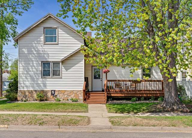 Property at 901 Avon St, La Crosse, WI 54603, 3 beds, 1 bath