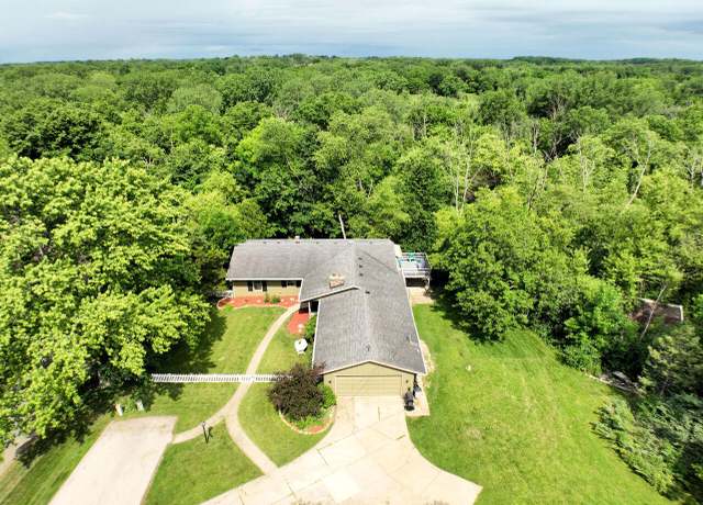 Property at 4927 Kings Cove Rd, Racine, WI 53406, 3 beds, 2.5 baths