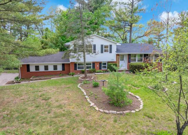 Property at 1007 Forest Hill Dr, Green Bay, WI 54311, 4 beds, 2 baths