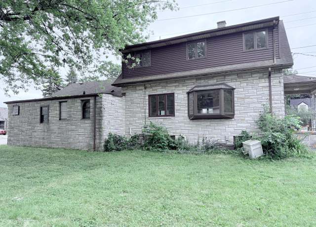 Property at 2214 15th Ave, South Milwaukee, WI 53172, 3 beds, 2.5 baths