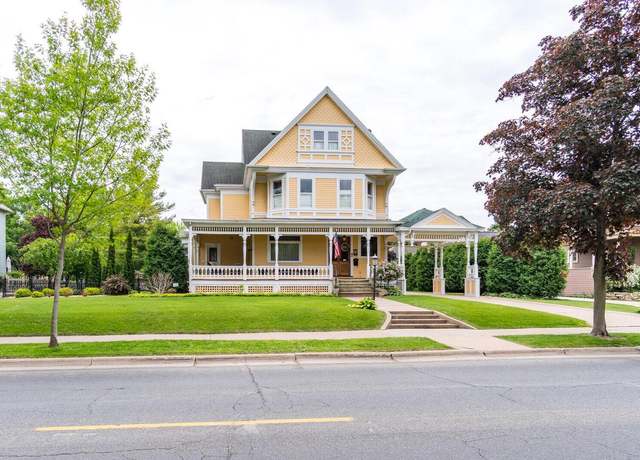 Property at 1414 Cass St, La Crosse, WI 54601, 4 beds, 5 baths