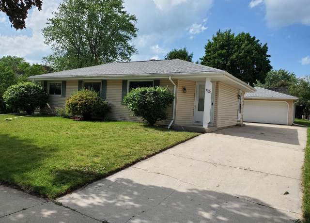 Property at 1920 Deerfield Dr, West Bend, WI 53090, 3 beds, 1 bath