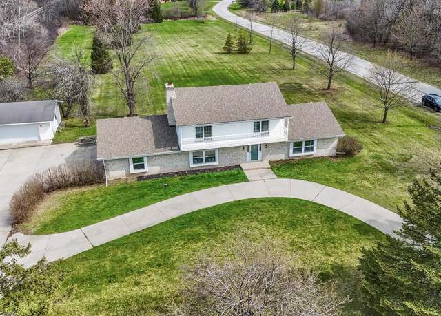 Property at 812 W Glen Oaks Ln, Mequon, WI 53092, 3 beds, 2.5 baths