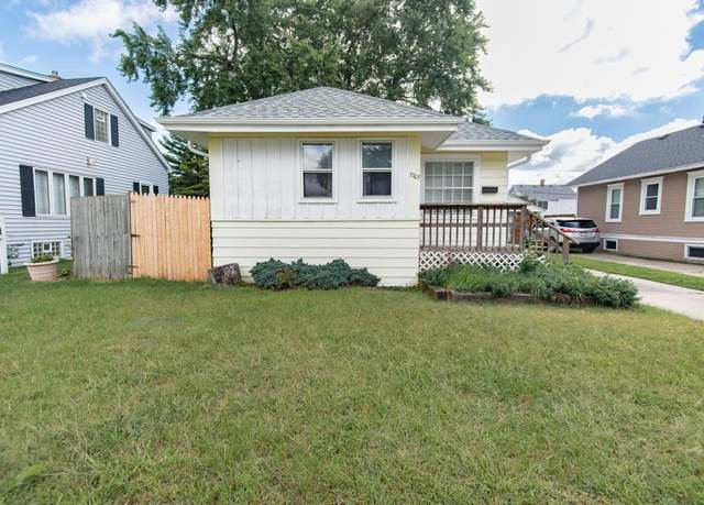 Property at 7707 16th Ave, Kenosha, WI 53143, 2 beds, 1 bath